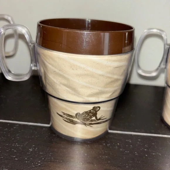 Gwen Frostic | Set of 3 | Vintage Raccoon Frog Theme | Plastic Mugs Brown Cups - Picture 7 of 11